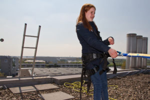 Lena beim Zukunftstag über den Dächern