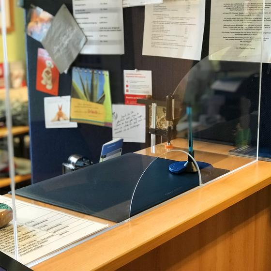 Schutzscheibe als Thekenaufsatz aus PLEXIGLAS® Spuckschutz Schutzwand mit Durchlass